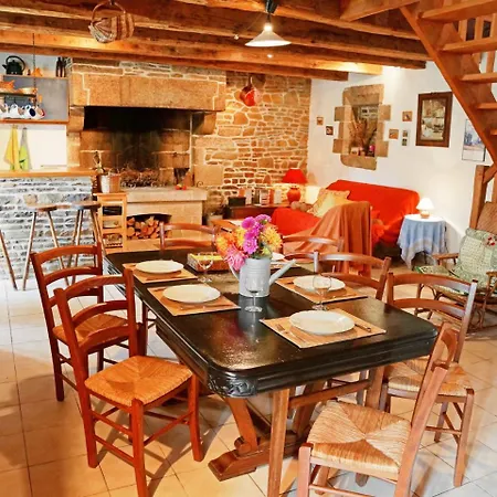 Holiday Les Eves Vakantiehuis Saint-Pois